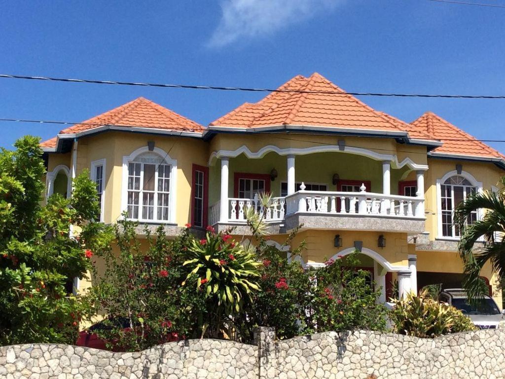 Jamaica Dream Gateway Hotel Richmond ภายนอก รูปภาพ